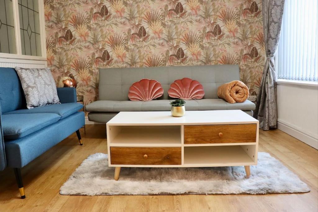 Lovely Staycation With Family Free Parking & Wifi Leeds  Ngoại thất bức ảnh