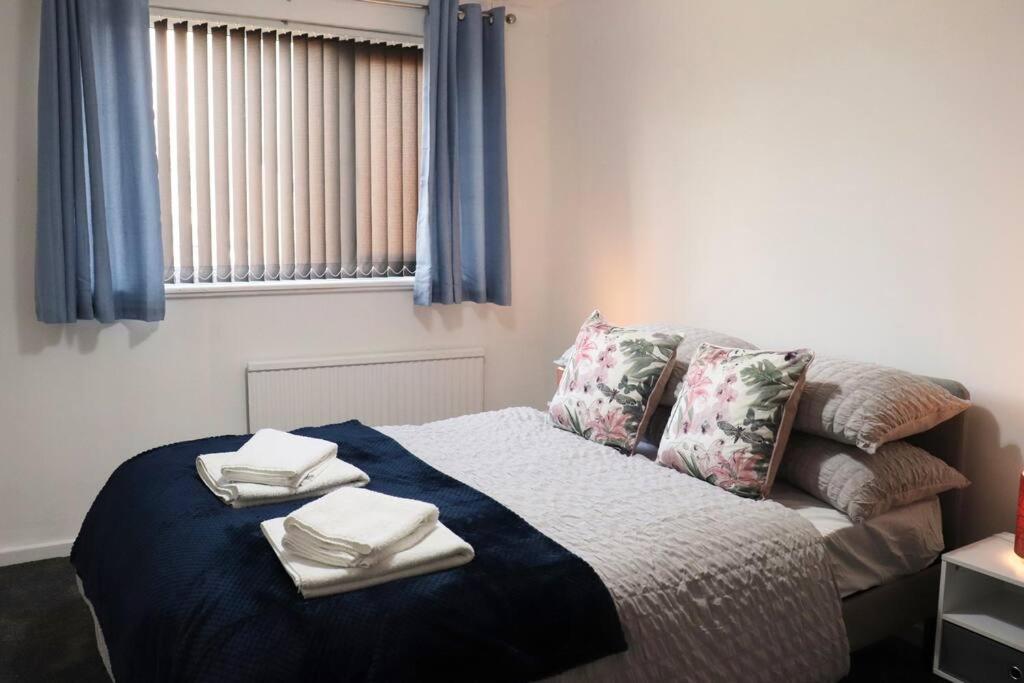 Lovely Staycation With Family Free Parking & Wifi Leeds  Ngoại thất bức ảnh